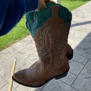 Women’s Brown and Teal Coconut Western Boots. 7 1/2 new without tags or box